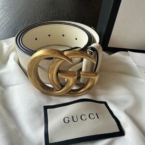 Gucci off-white leather belt with gold buckle